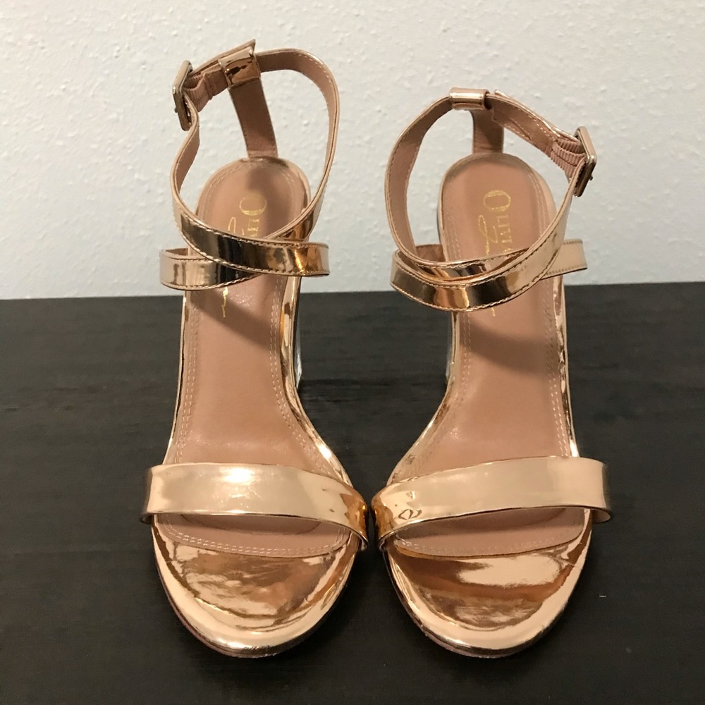 Bronze heels 😍. Great for Fall 🍁🍂